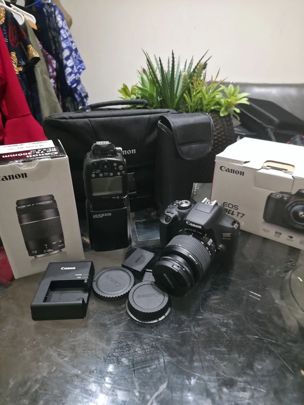 Canon Black DSLR Camera Kit with 18-55mm and 75-300mm Lenses With Flash Light